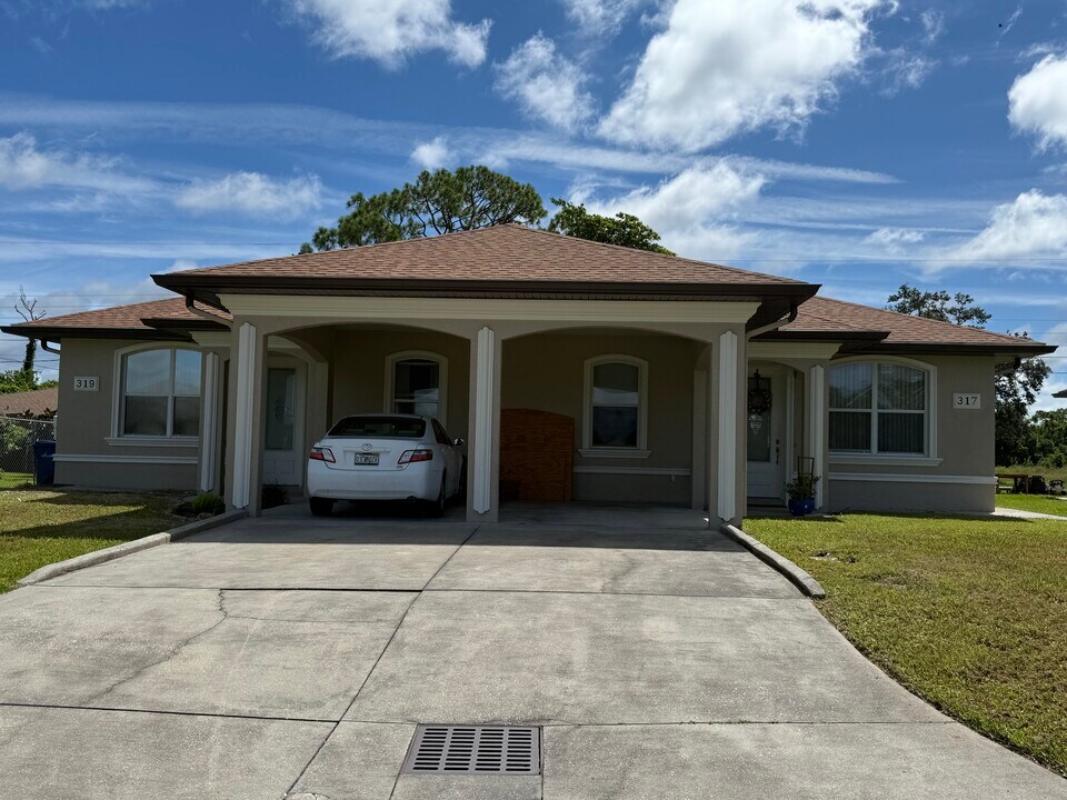 317 Santurce Ave in North Port, FL - Building Photo