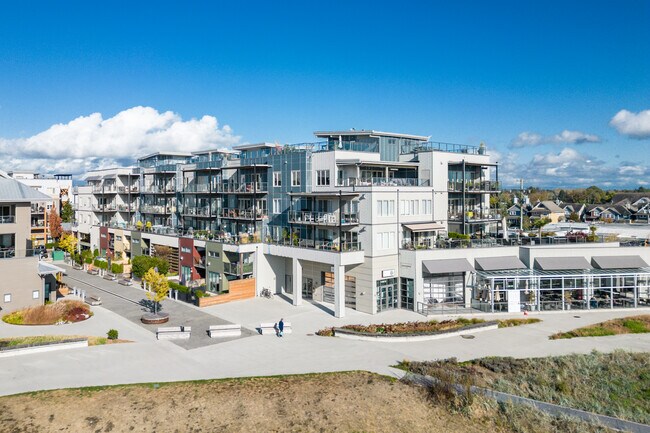 The Pier at London Landing in Richmond, BC - Building Photo - Building Photo