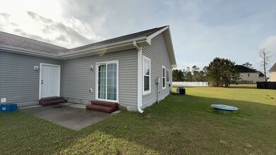 124 Farmstead Place in Maple Hill, NC - Building Photo - Building Photo