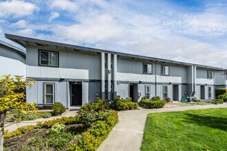 1071-1073 Mohr Ln in Concord, CA - Building Photo - Building Photo