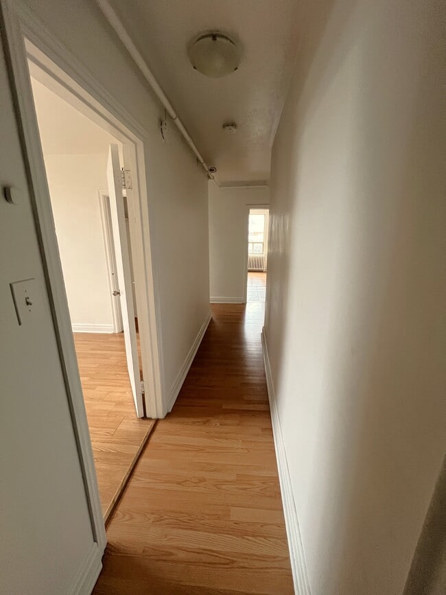 16 Church St E in Brampton, ON - Building Photo - Building Photo