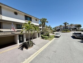 160 Marina Del Rey Ct in Clearwater, FL - Building Photo - Building Photo