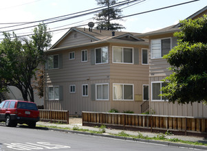 210 Linden St in Redwood City, CA - Building Photo - Building Photo