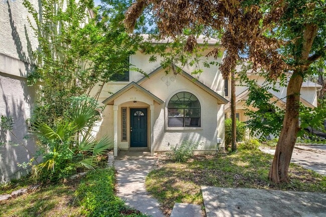 property at 2818 Par Ln