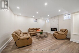 48 Silver Sterling Cres in Vaughan, ON - Building Photo - Building Photo