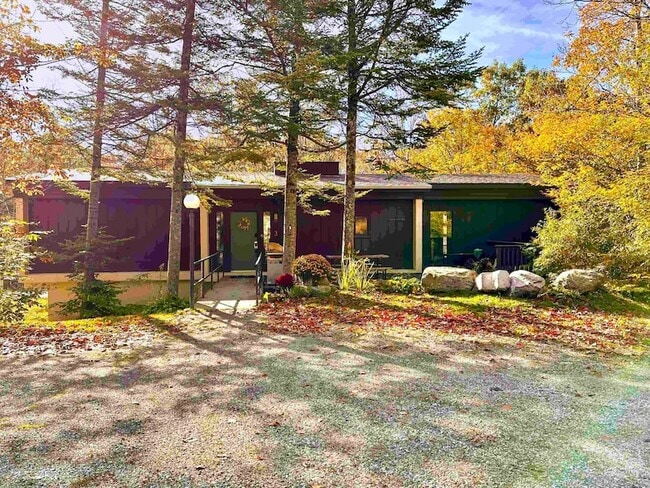 property at 3 Bromley Forest Rd
