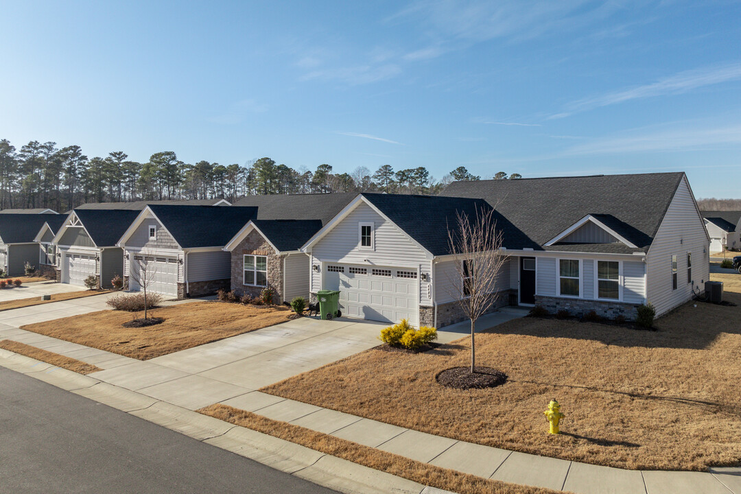 6887 Healy Ave in Gloucester, VA - Building Photo
