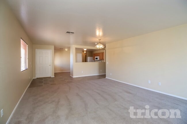 10410 W Pioneer St in Tolleson, AZ - Foto de edificio - Building Photo