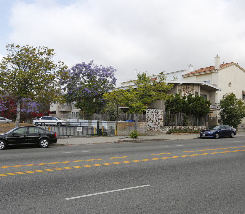 621 S Wilton Pl in Los Angeles, CA - Building Photo