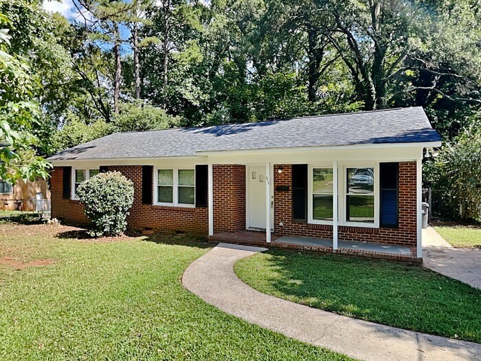 613 Aintree Rd in Charlotte, NC - Building Photo