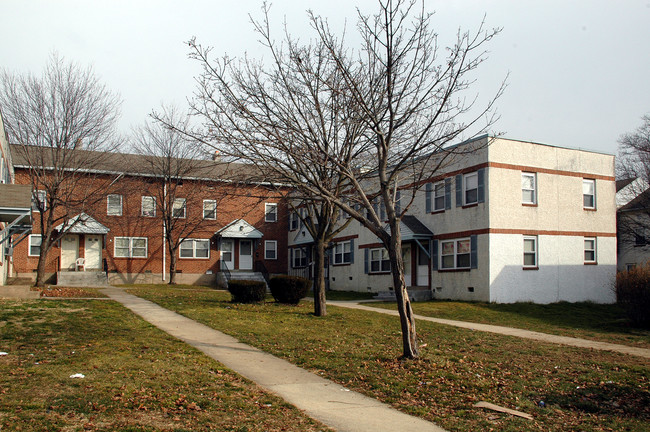 Flower Manor Apartments in Chester, PA - Foto de edificio - Building Photo