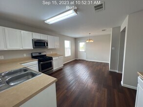 176 Pebble Creek Ln in Buda, TX - Building Photo - Building Photo