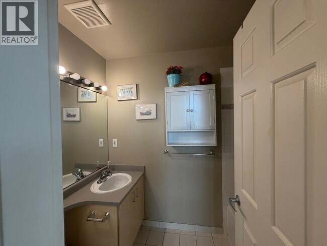 1010 Howe St in Vancouver, BC - Building Photo - Building Photo