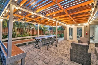5720 Van Buren St in Hollywood, FL - Building Photo - Building Photo