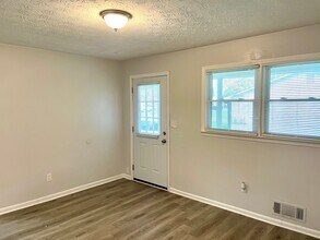 295 Rogers St in Mcdonough, GA - Building Photo - Building Photo