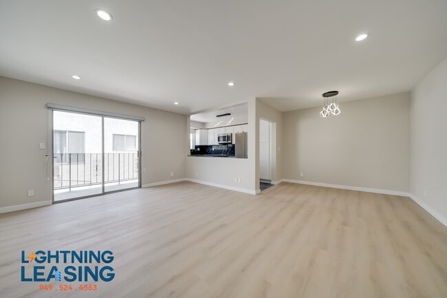 property at 1035 Hayworth Ave
