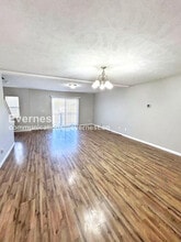 4072 Cedar Ave in Cleveland, OH - Foto de edificio - Building Photo