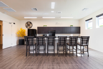 Academy Place in Broomfield, CO - Foto de edificio - Interior Photo