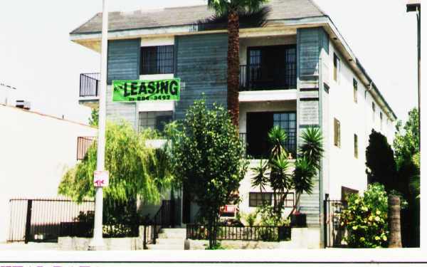 14843 Victory Blvd in Van Nuys, CA - Building Photo