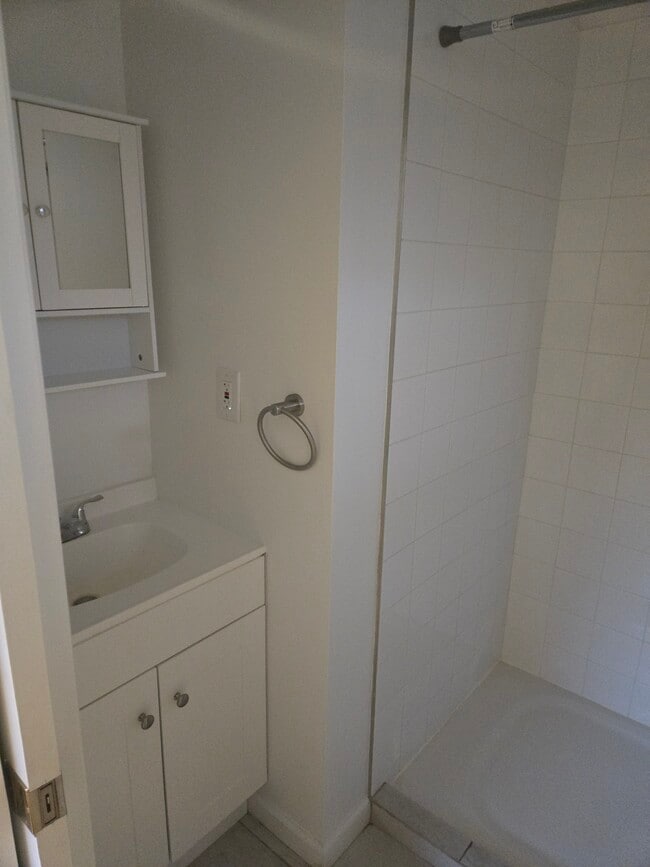 1874 Queens Rd in Concord, CA - Foto de edificio - Building Photo