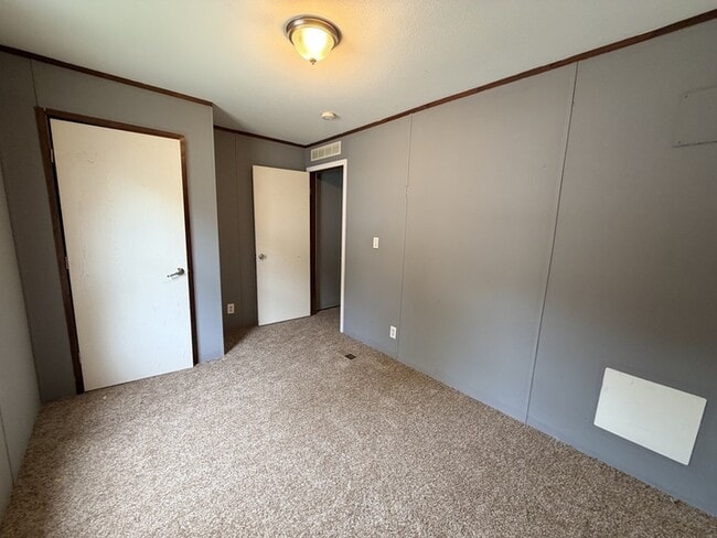 76 E U.S. Hwy 6 in Valparaiso, IN - Foto de edificio - Building Photo