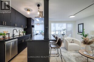 420 Eglinton Ave E in Toronto, ON - Building Photo