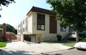 250 W Elmwood Ave in Burbank, CA - Building Photo - Building Photo