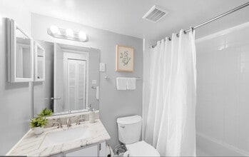 4404 Island Pl in Annandale, VA - Foto de edificio - Building Photo