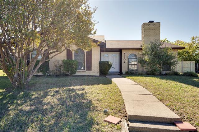 4704 Pemberton Ln in The Colony, TX - Foto de edificio