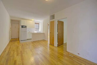 141 W 10th St in New York, NY - Building Photo - Building Photo