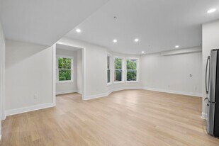 1546 Chapel St in New Haven, CT - Building Photo