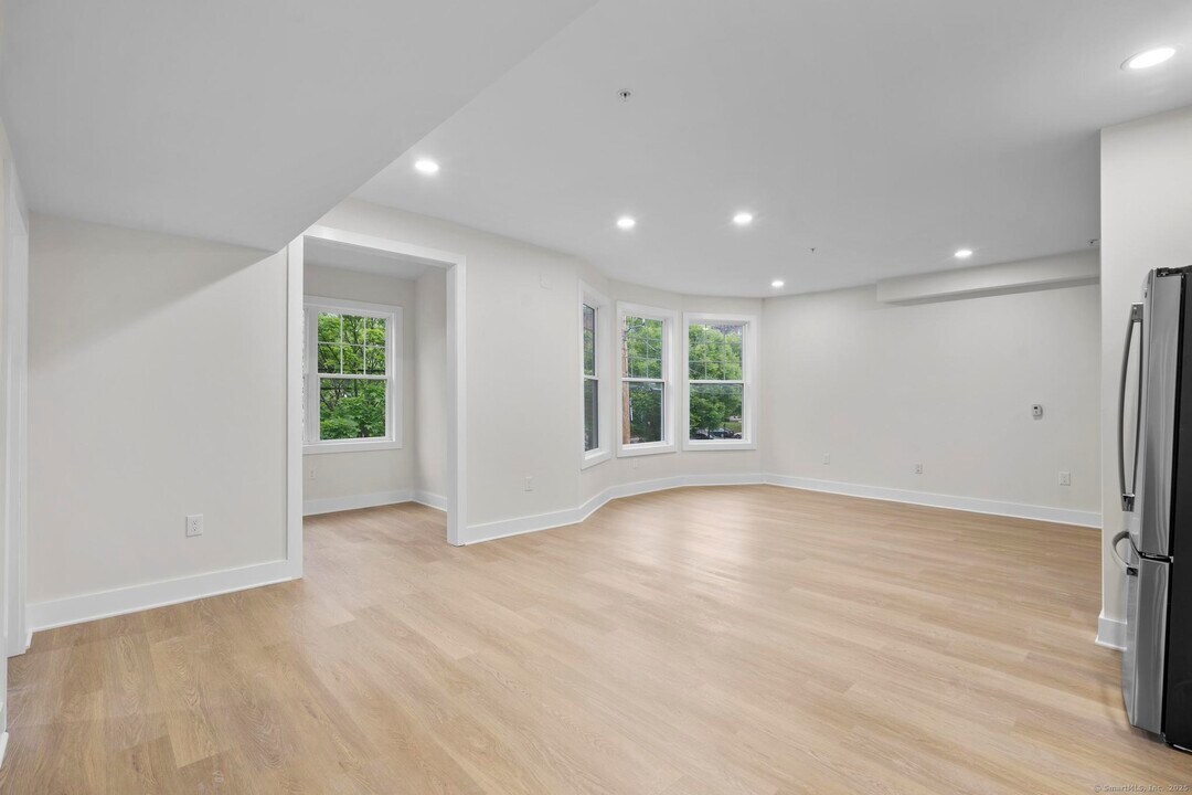 1546 Chapel St in New Haven, CT - Building Photo