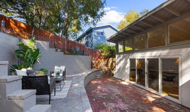 1450 La Loma Rd in Pasadena, CA - Foto de edificio - Building Photo