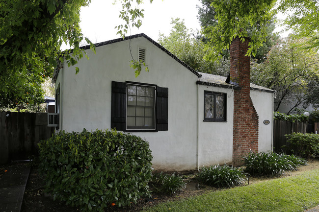 1815 H St in Sacramento, CA - Building Photo - Building Photo