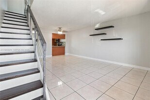 2162 W 60th St in Hialeah, FL - Building Photo