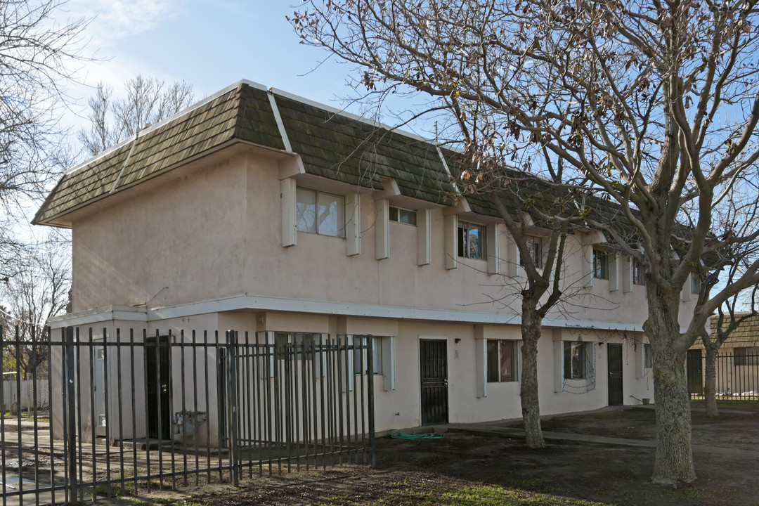 Huron Apartments in Huron, CA - Building Photo