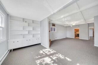 649 New Jersey Ave, Unit #1 in Lyndhurst, NJ - Foto de edificio - Building Photo