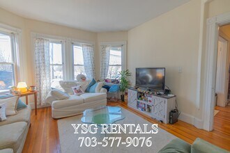 102 Cypress St, Unit #2 in Brookline, MA - Foto de edificio - Building Photo