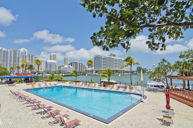 property at 999 Brickell Bay Dr