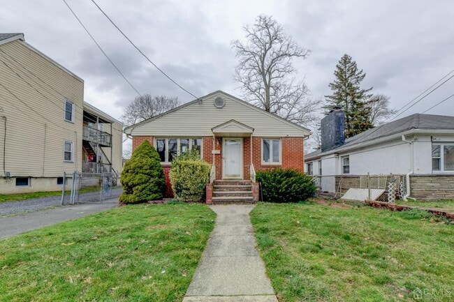 157 Cooper Ave in Iselin, NJ - Foto de edificio - Building Photo