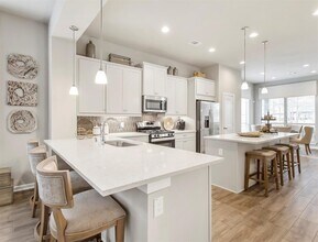 305 Rise Ln in Montgomery, TX - Foto de edificio - Building Photo