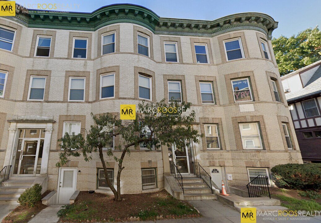 10 Saint Lukes Rd, Unit B in Boston, MA - Foto de edificio