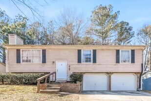 2049 Pintail Cove in Lithonia, GA - Building Photo
