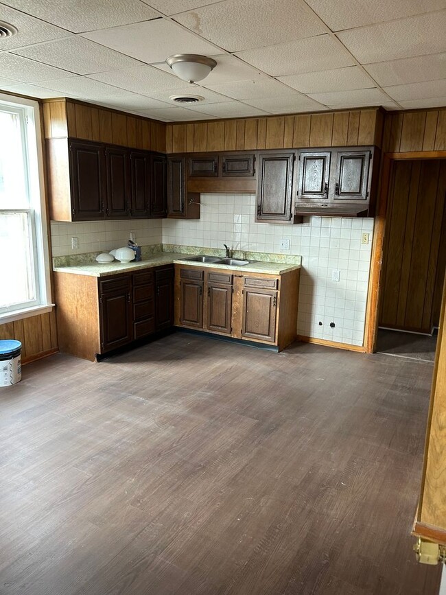 230 E Chestnut St in Canton, IL - Foto de edificio - Building Photo