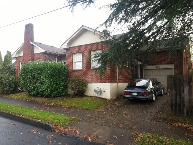 property at 204 NE Going St