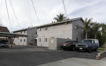 351 Victoria St in Costa Mesa, CA - Foto de edificio - Building Photo