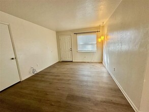 610 SW 10th Ln-Unit -A in Gainesville, FL - Building Photo - Building Photo