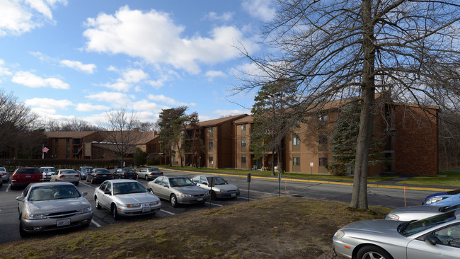 Sparrows Point I in Warwick, RI - Foto de edificio - Building Photo