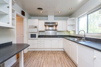 3690 Brandy Rock Way in Redwood City, CA - Building Photo - Building Photo