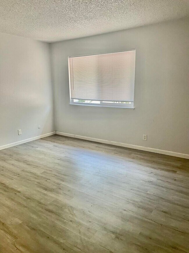 9051 Folsom Blvd in Sacramento, CA - Building Photo - Building Photo
